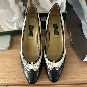 Vintage two-tone Gucci pumps